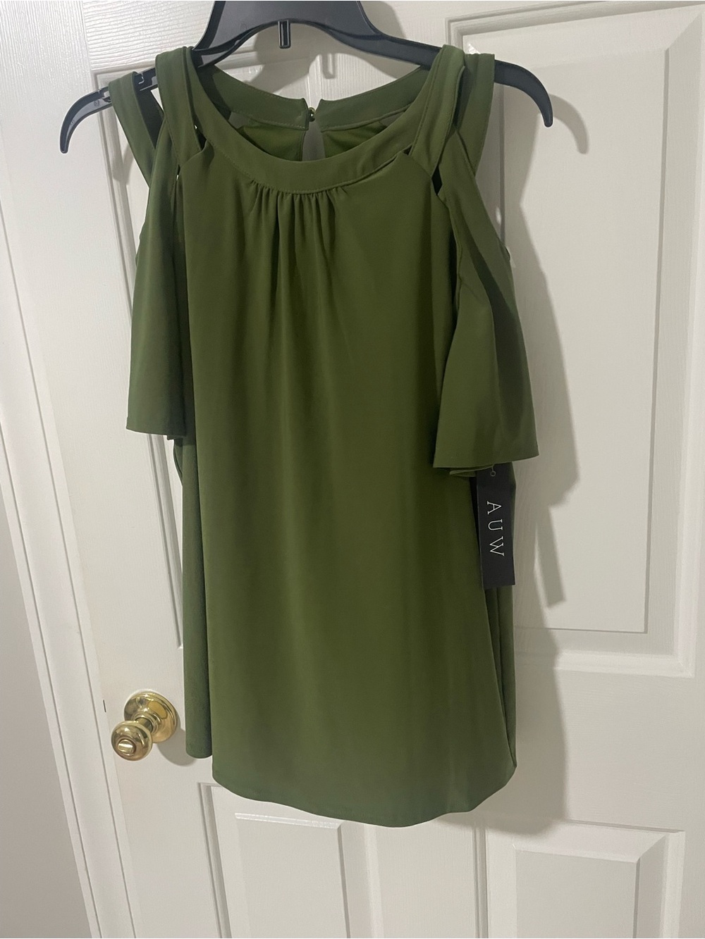 AUW nwt cold shoulder stretchy top